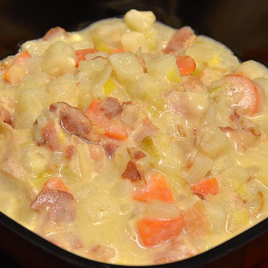 Soup made with dehydrated potato dices