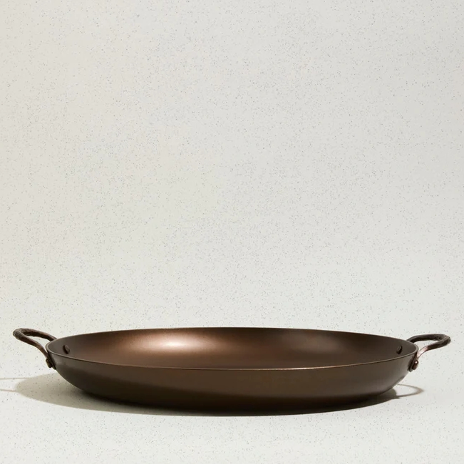 smithey Paella skillet flat view