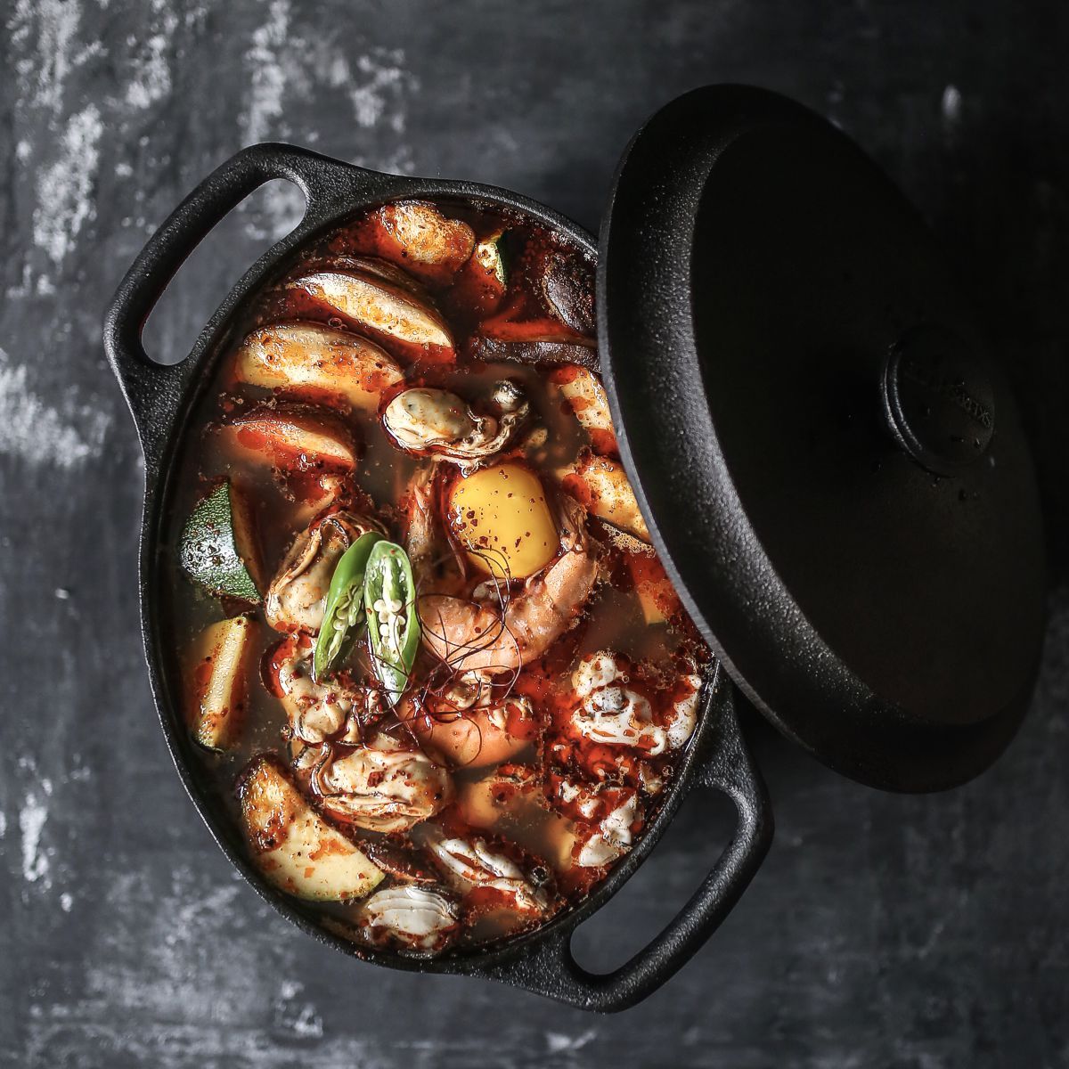 Skeppshult cast iron oval casserole dish w/lid