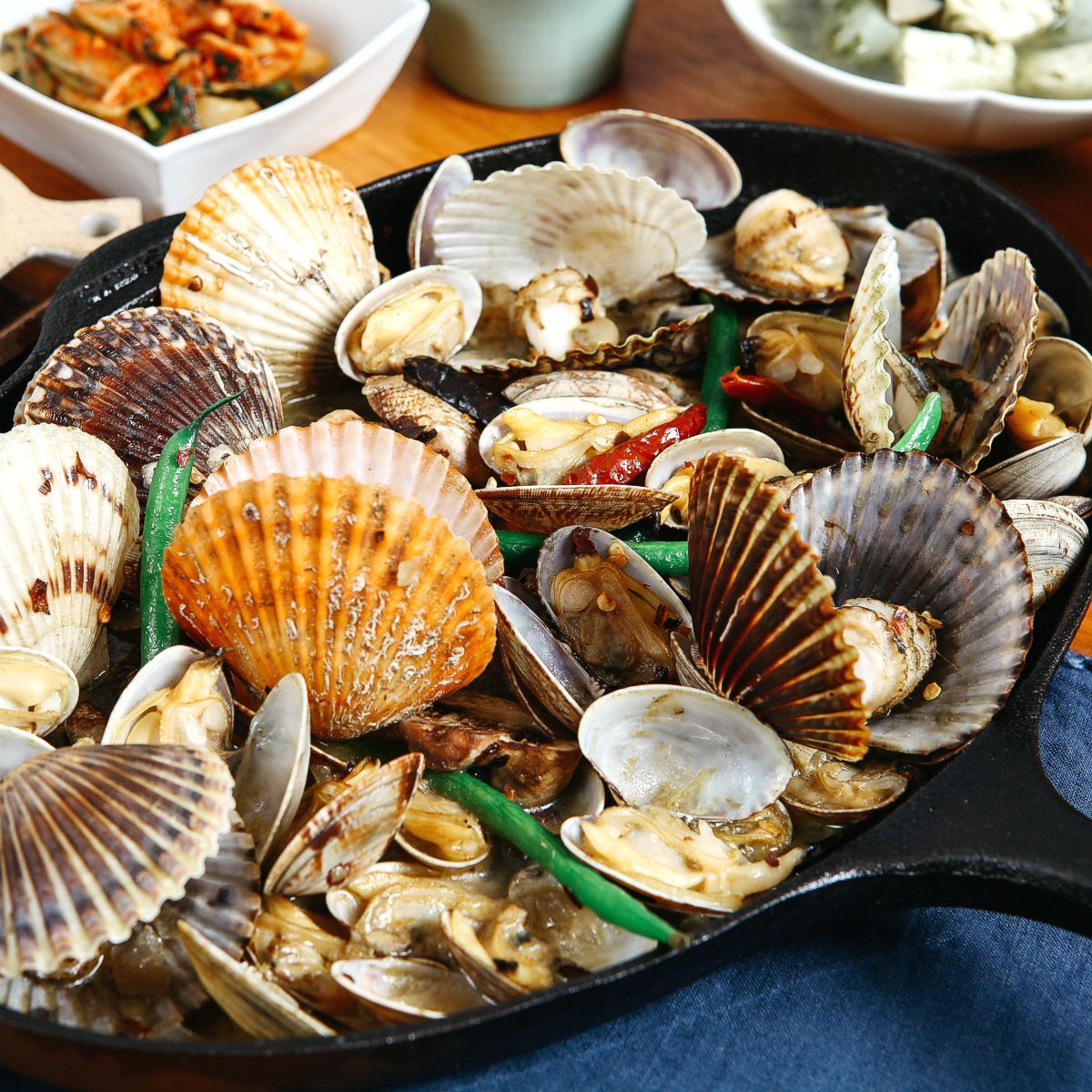 Cooking clams in fish pan from Skeppshult