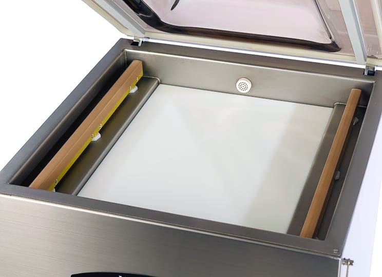 The ARY Vacmaster VP540 vacuum sealer, interior chamber. 
