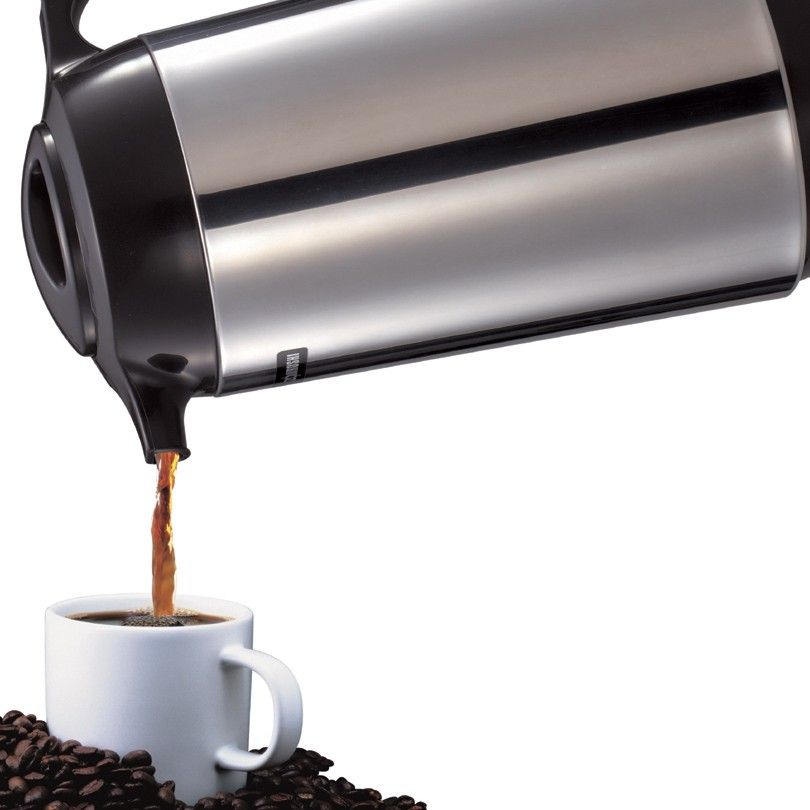 Comfortable handle and sealed lid for safe pouring