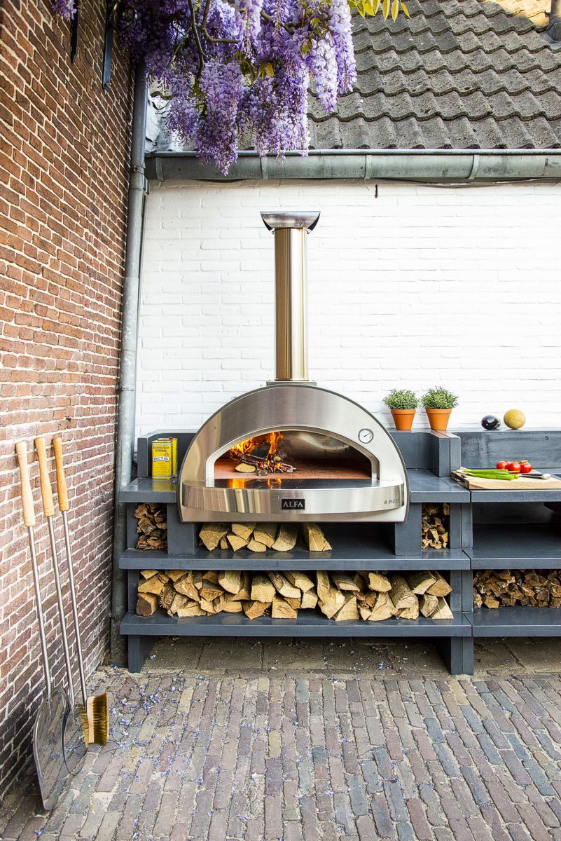 Outdoor pizza oven, wood fuel