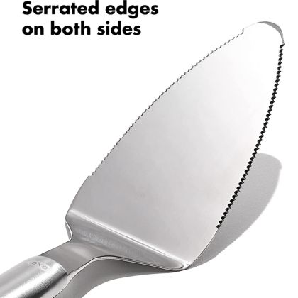 Both sides of head are serrated