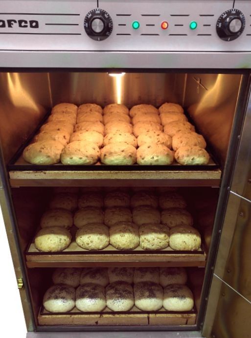 Rolls/buns in Rofco B40 brick oven