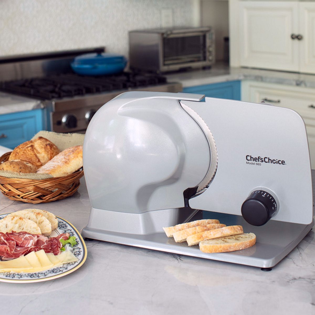 Chef's Choice 665 slicer slicing artisan bread