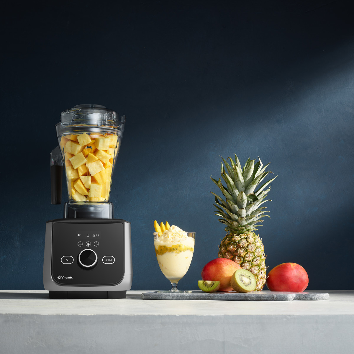 ascent x4 blender with frozen cocktail