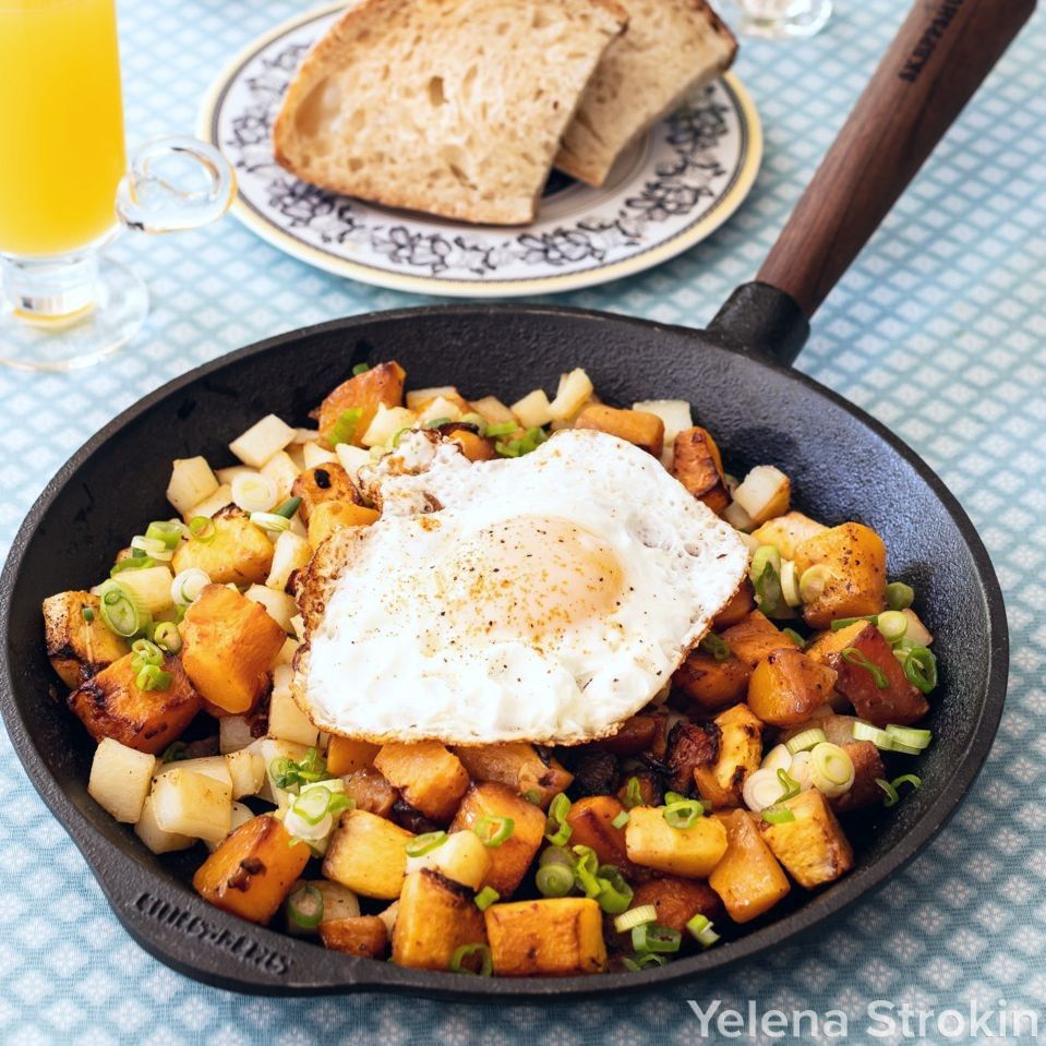 9.5" cast iron skillet from Sweden