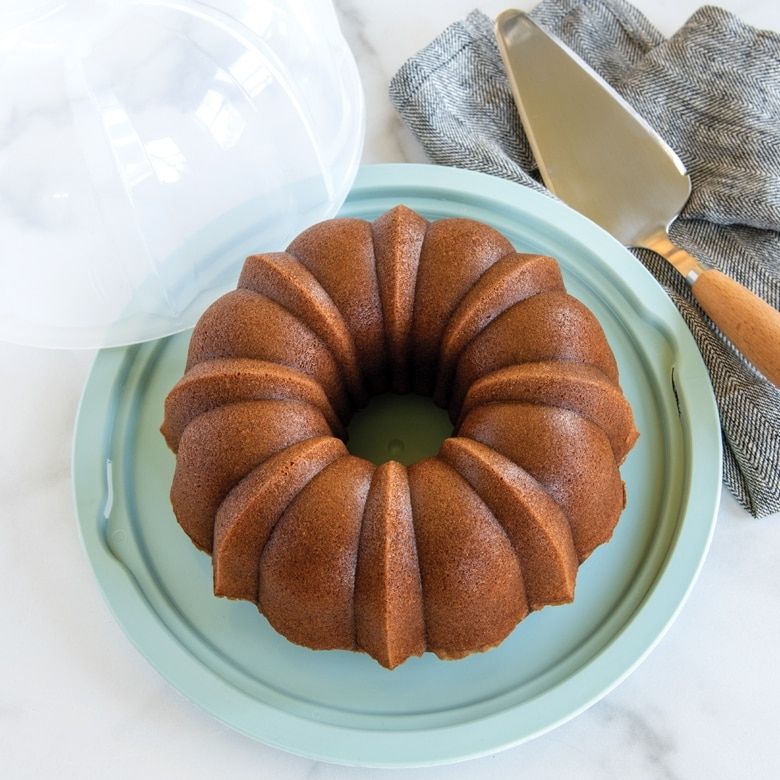 Keep your bundt cake fresh in this convenient storage container!