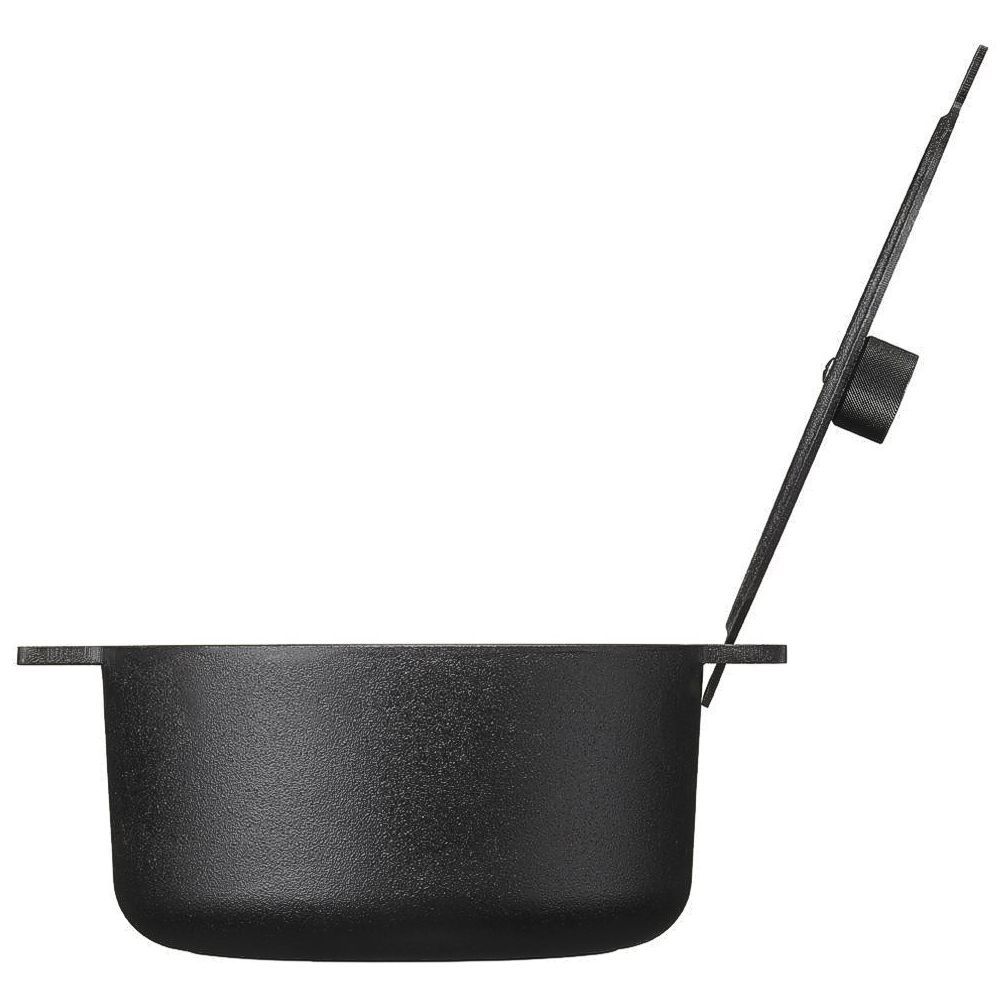 Cast iron casserole with lid