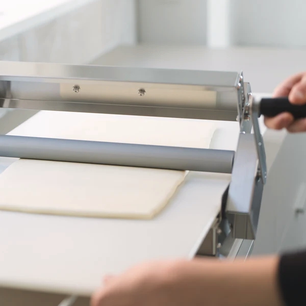 dough rolling out in Japan kneader RS201