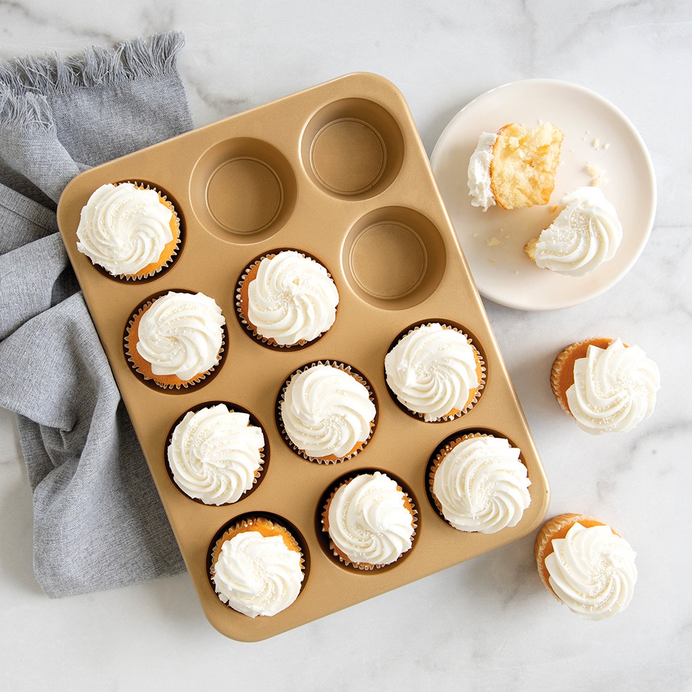 Nordic Naturals 12 Cavity Muffin pan with cupcakes