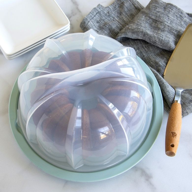 Nordic Ware Bundt Cake Keeper with Lid