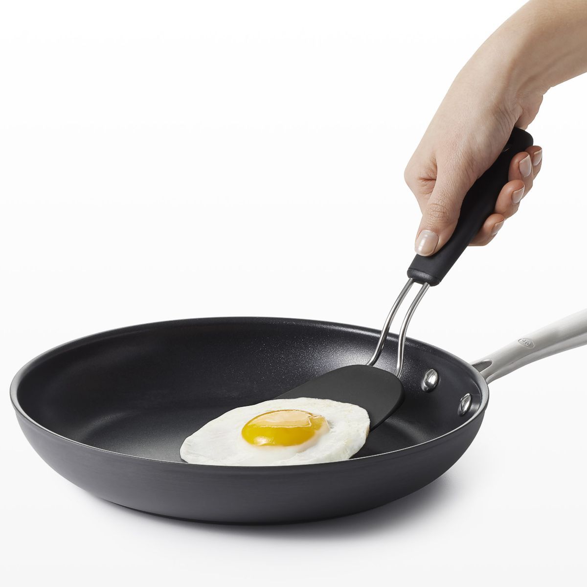 Thin nylon spatula flip for fragile foods