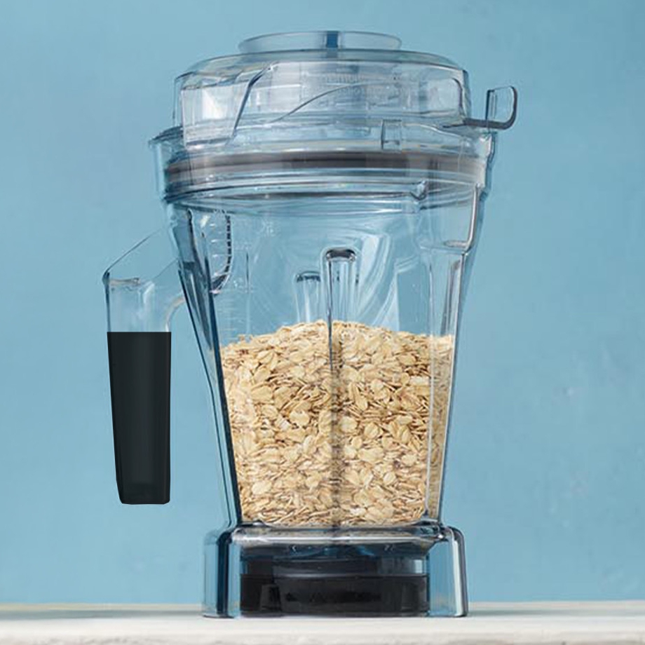 vitamix ascent dry carafe show with dry oats before blending