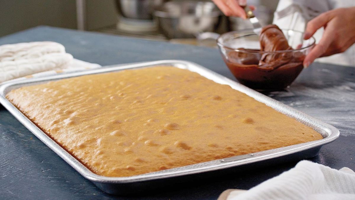 Doughmakers cake pan #10331