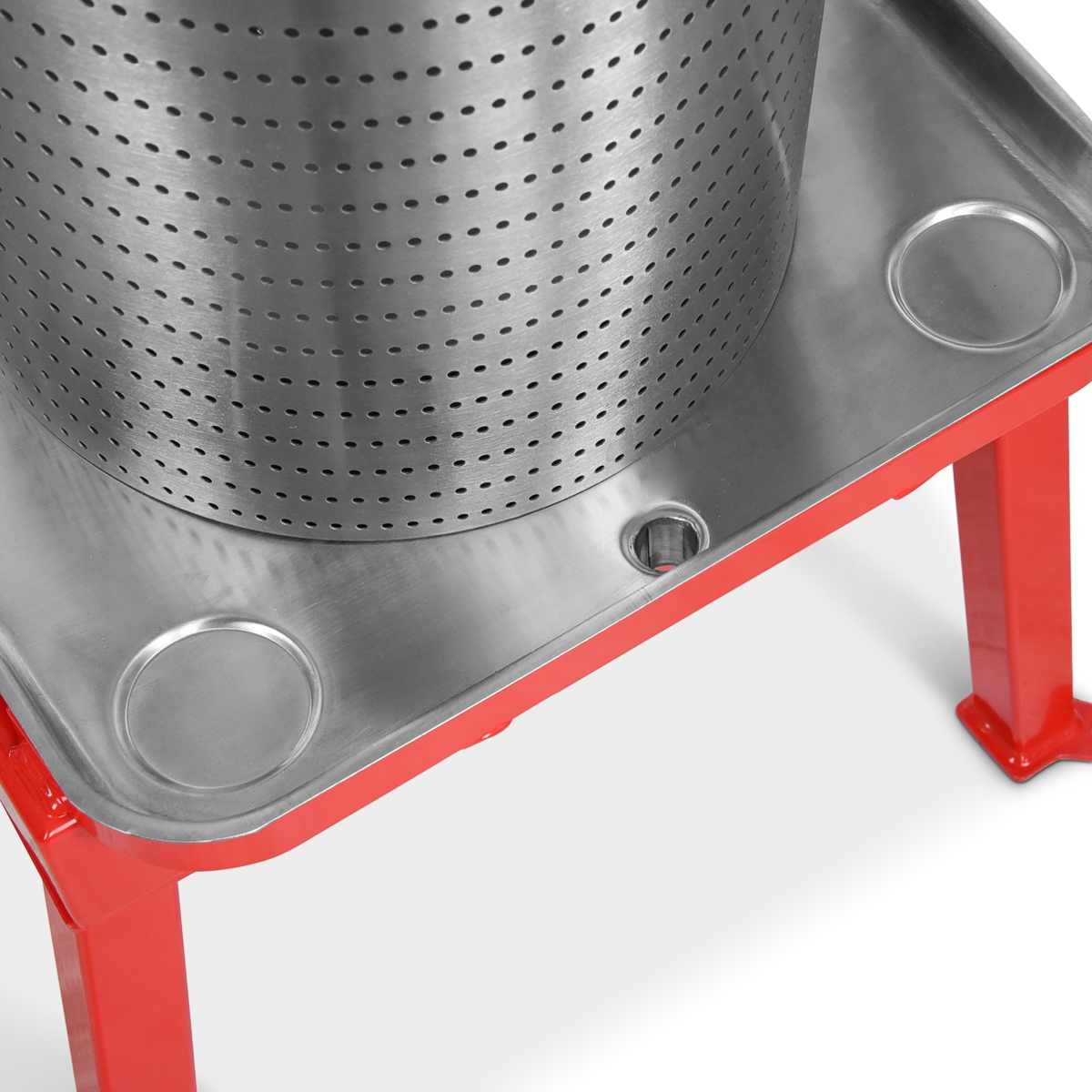 Maximizer fruit press juice pan up close