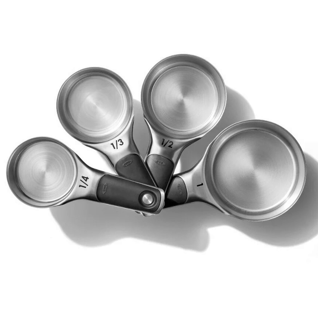 Oxo magnetic measuring cups spread out