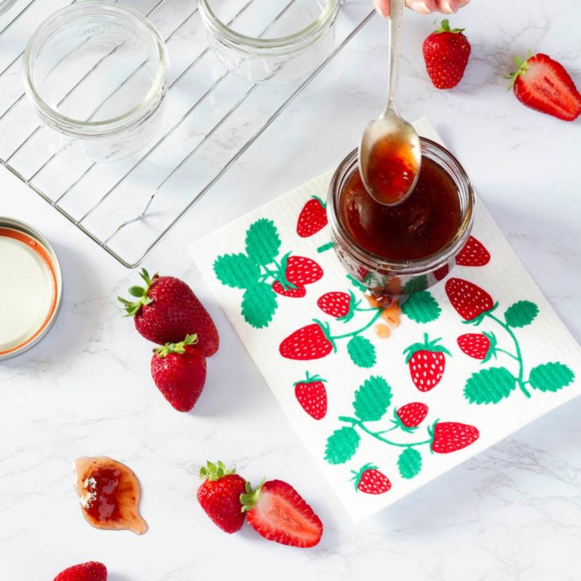 Dc Swedish Strawberries J3G4Y