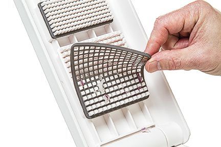 Integrated cleaning grid for PL8 vegetable chopper