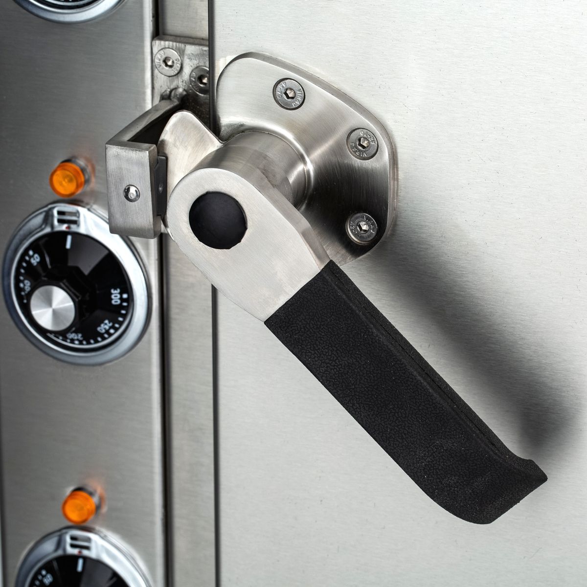 Heavy duty door latch on RM2020 oven
