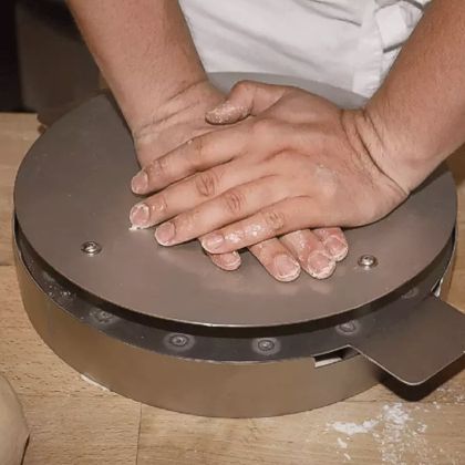 Häussler round divider cuts up to 8.8 lbs of dough at once
