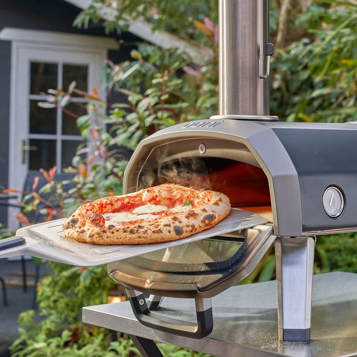 Ooni Karu 12 inch pizza oven 