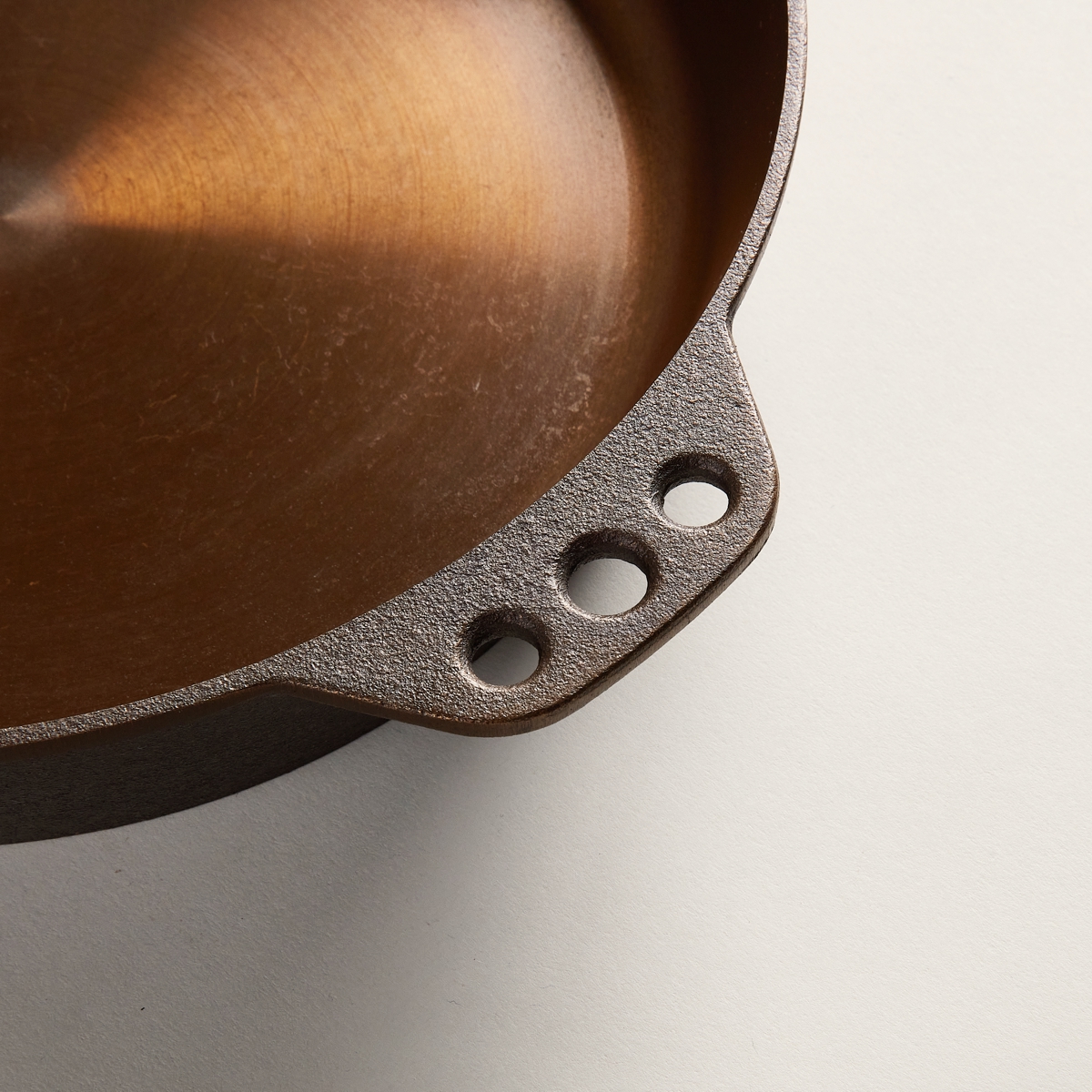 Smithey Cast Iron Skillet helpful handle close up