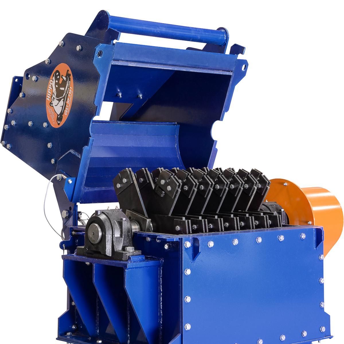 Large commercial hammer mill for beans, corn, wheat, glass, tubers, roots, wood, recycling, more.