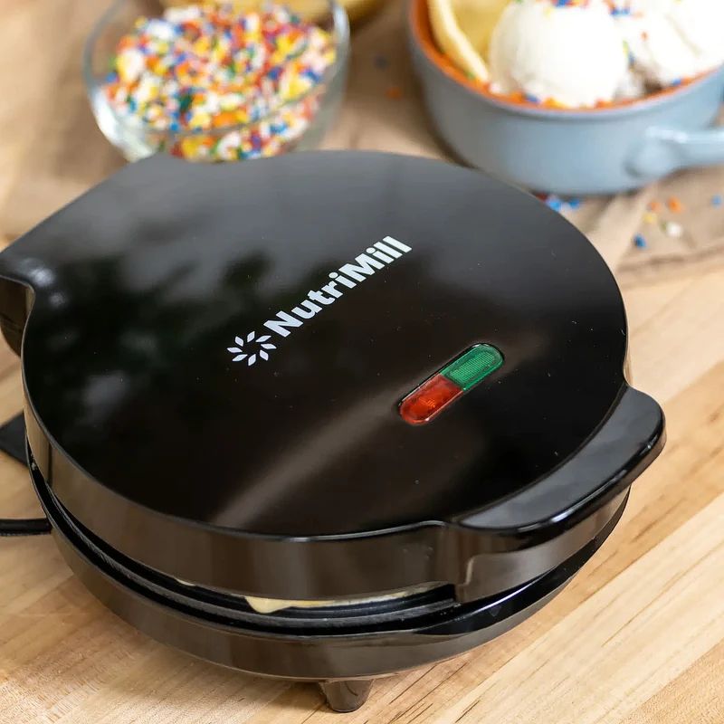 Electric ice cream waffle cone maker