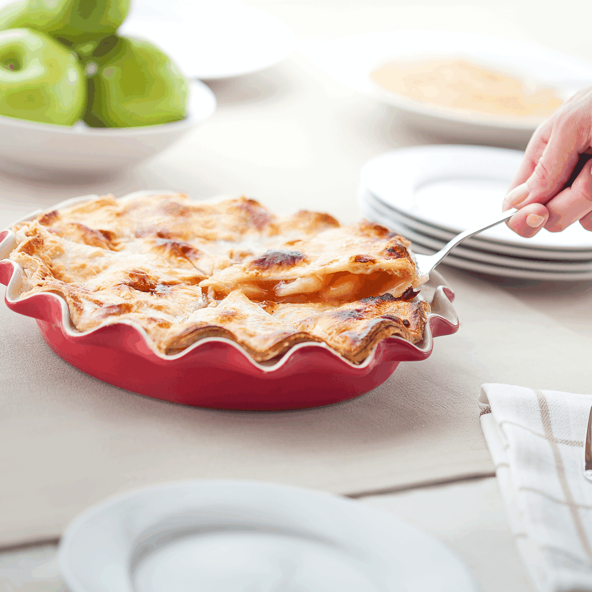 Ceramic ruffled pie dish, pie plate