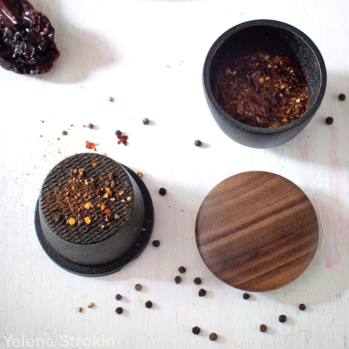 Skeppshult 0072V Swing spice/pepper mill, walnut lid