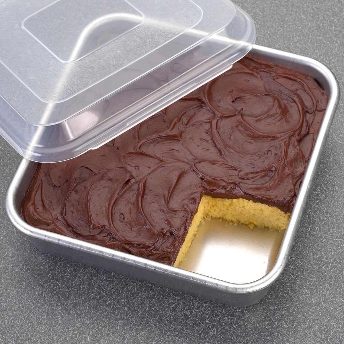 Square cake pan with lid
