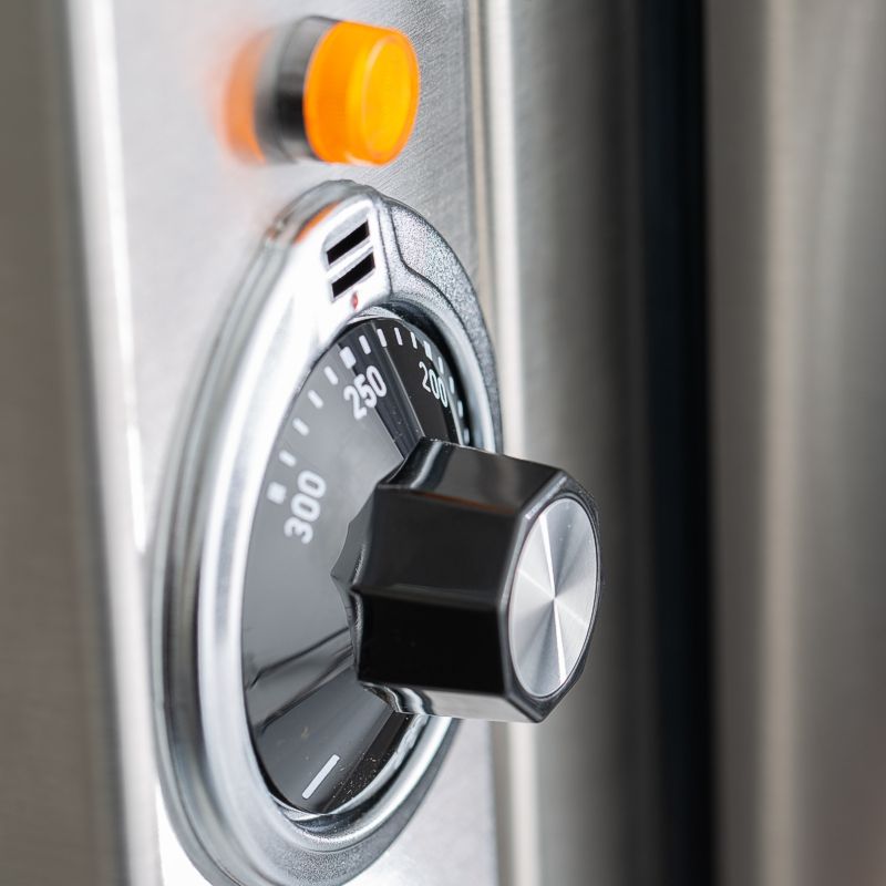Temperature control knob on RM 2020 oven