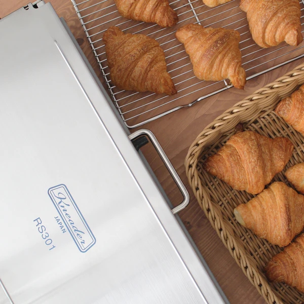 Commercial dough sheeter for laminating dough